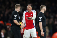 gabriel-arsenal-confronts-refere.jpg