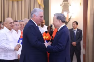 Tổng Bí thư, Chủ tịch nước Tô Lâm và Bí thư thứ nhất Đảng Cộng sản Cuba, Chủ tịch Cuba Miguel Diaz Canel Bermudez tại buổi gặp gỡ đại biểu hữu nghị nhân dân và thế hệ trẻ Cuba. (Ảnh: Lâm Khánh/TTXVN).