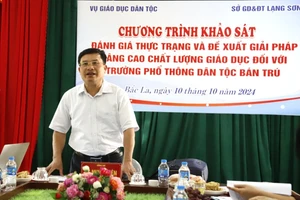 Ông Lê Như Xuyên, Phó Vụ trưởng Vụ Giáo dục Dân tộc phát biểu tại chương trình làm việc.