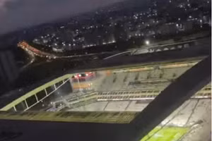 Cựu sao Man Utd gây sốt khi đi trực thăng tới sân cổ vũ đồng đội