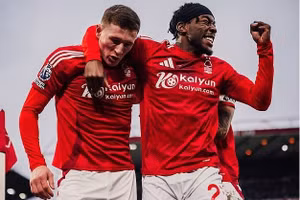 'Ngựa ô’ Nottingham Forest đua ngôi vô địch Ngoại hạng Anh 