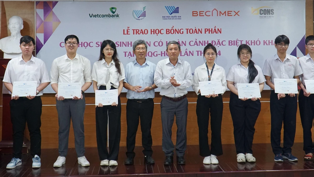 Hành trang vào đại học: Đừng bỏ học vì... nghèo