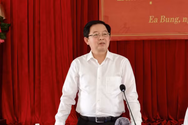 Phó Thủ tướng Hồ Quốc Dũng làm việc với xã Ea Bung, Đắk Lắk. (Ảnh: Thế Hùng)