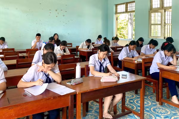 Học sinh Trường THPT chuyên Lương Văn Chánh, Đắk Lắk. (Ảnh: NT)