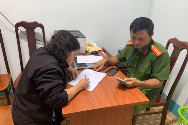 Một chủ tài khoản mạng xã hội bị xử phạt vi phạm hành chính do đăng tải thông tin sai sự thật về mưa lũ tại Đắk Lắk. (Ảnh: ANM)