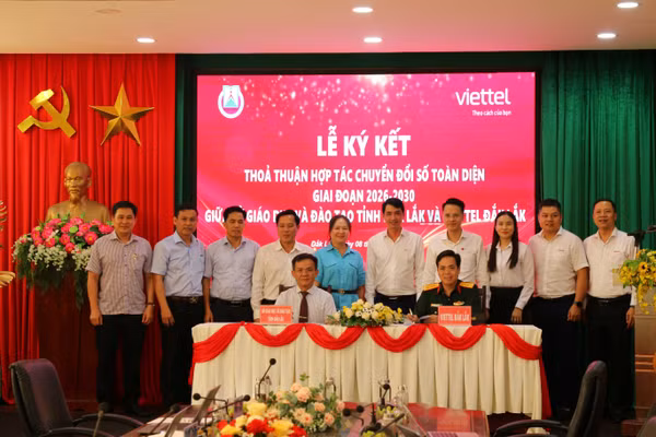 Lễ ký kết hợp tác giữa Sở GD&ĐT Đắk Lắk với Viettel Đắk Lắk. (Ảnh: TH)