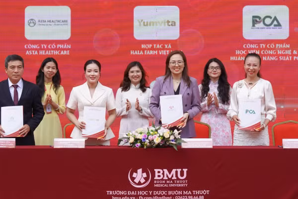 Ra mắt học bổng toàn phần cho sinh viên khối ngành sức khỏe tại Đắk Lắk. (Ảnh: TT)