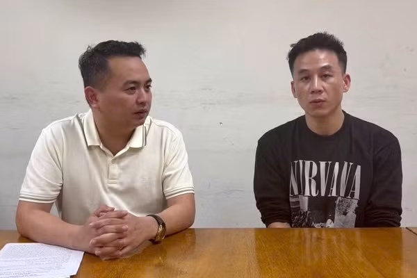 Lê Long Anh về nước đầu thú sau hơn 1 năm lẩn trốn truy nã ở Malaysia. (Ảnh: SĐ)