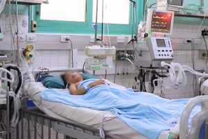 Sau 4 ngày, bệnh nhi M. cai máy thở. 