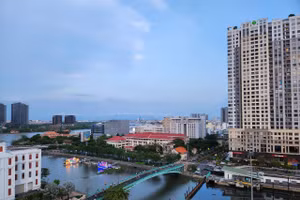 TPHCM là địa phương duy nhất trên cả nước có dân số trên 10 triệu người. (Ảnh: L.N)