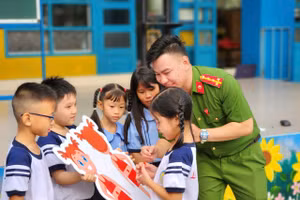 Đại úy Nguyễn Anh Quân, Báo cáo viên Phòng Cảnh sát Hình sự Công an TPHCM.