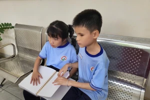 Học sinh Trường Phổ thông đặc biệt Nguyễn Đình Chiểu (TPHCM). 