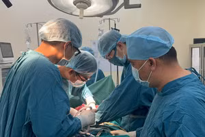 Sau 3 tuần đặt ống thông tiểu để cố định và làm lành vết mổ, bệnh nhân K. có thể tự đi tiểu.