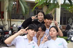 Học sinh Trường THPT Nguyễn Công Trứ. 