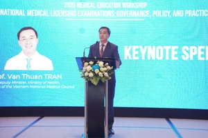 Ông Trần Văn Thuấn - Thứ trưởng Bộ Y tế phát biểu tại hội thảo.