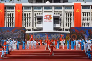 Chuỗi sự kiện chào mừng kỷ niệm 50 năm ngày Thành phố mang tên Bác. 