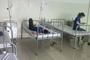 Nhiều công nhân nhập viện sau khi ăn bữa trưa tại công ty. (Ảnh: T.H)