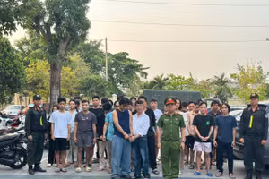 Hơn 70 người bị bắt liên quan đến ma túy. 