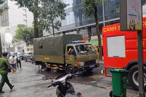 Lực lượng chữa cháy có mặt tại nơi xảy ra vụ cháy. 