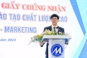 PGS.TS Phạm Tiến Đạt - Hiệu trưởng nhà trường.