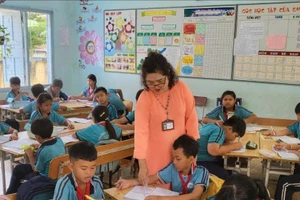 Cô Phạm Minh Thụy Bửu Kim - Tổ trưởng tổ 4+5 - Trường Tiểu học Phan Thanh 1. 