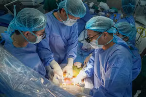 Ekip thực hiện ca ghép gan thứ 10. (Ảnh: BVCC) 