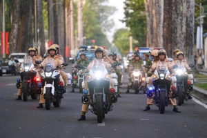 Ra quân lập lại trật tự vỉa hè, xử lý kinh doanh vận tải trái phép tại TPHCM