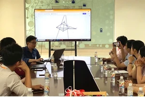 Quang cảnh buổi thảo luận chuyên đề. 