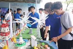 Gian hàng triển lãm về ngành Năng lượng – Dầu khí của Khoa Dầu khí -PVU.