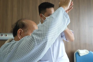 Bệnh nhân người nước ngoài phục hồi tốt, được xuất viện, không có di chứng. 