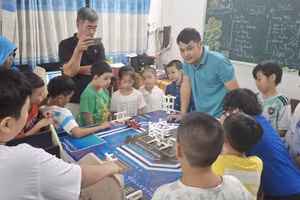 Giờ học STEM Robotics của học sinh Trường Tiểu học Ngô Quyền (quận Ninh Kiều, TP Cần Thơ).