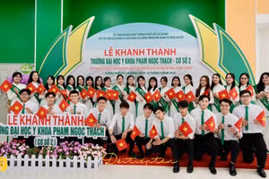 Sinh viên Trường Đại học Y khoa Phạm Ngọc Thạch tại lễ khánh thành cơ sở 2.