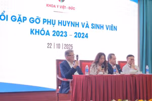 Buổi gặp gỡ phụ huynh và sinh viên khoa Y Việt - Đức, chiều 22/10. 