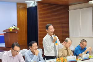 NGƯT. ThS Lâm Văn Quản - Chủ tịch Hội GDNN TPHCM phát biểu tại hội nghị.