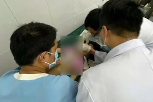 Mặc dù được hồi sức tim phổi tích cực nhưng bé gái không qua khỏi. 