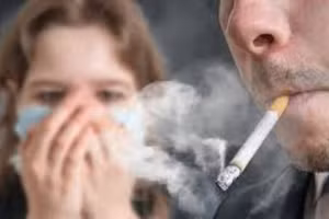 Khói thuốc lá, thuốc lá điện tử ảnh hưởng nghiêm trọng đến sức khỏe. (Ảnh: ITN)