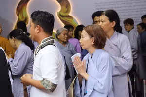 Đại lễ Vesak Liên Hợp Quốc năm 2025 được tổ chức tại Việt Nam, thu hút đông đảo người dân tham gia. 