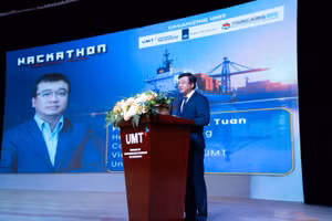 TS Nguyễn Cảnh Tuấn - Phó Hiệu trưởng UMT, phát biểu tại sự kiện. 