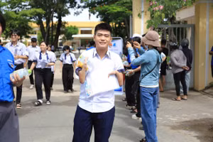Thí sinh Phan Thành Thân tại Điểm thi trường THPT Hoàng Văn Thụ. 