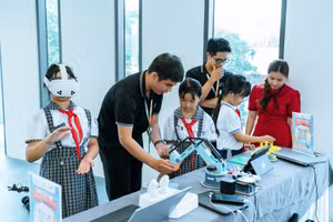 Học sinh được tham gia tại khu vực trải nghiệm.