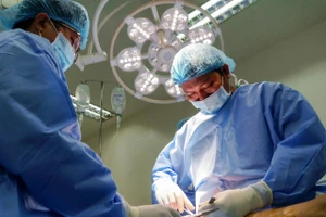 Bệnh nhân có thể bước đi sau phẫu thuật.