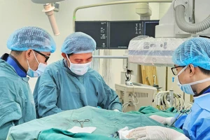 Bệnh nhân được tiến hành cấy máy khử rung tự động ICD.