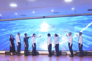 Các đại biểu thực hiện nghi thức công bố chương trình “Vì một Việt Nam khỏe mạnh”.