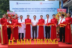 Lễ khánh thành phòng khám vệ tinh và phòng khám chuyên gia.