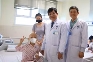 Bệnh nhân xuất viện sau 5 lần xạ trị. 