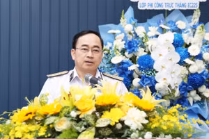 Phó Đô đốc Trần Thanh Nghiêm – Tư lệnh Hải Quân phát biểu. 