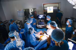 Ekip thực hiện thông tim bào thai. (Ảnh:BVCC) 