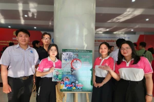 Đội dự thi của Trường Đại học Công Nghiệp TPHCM.