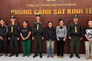 Nhóm 5 người trong đường dây sản xuất dầu gió giả.