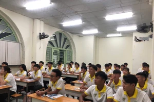 Học sinh lớp 12 tại Phân hiệu Giáo dục thường xuyên Trung tâm Huấn luyện và Thi đấu Thể dục Thể thao.